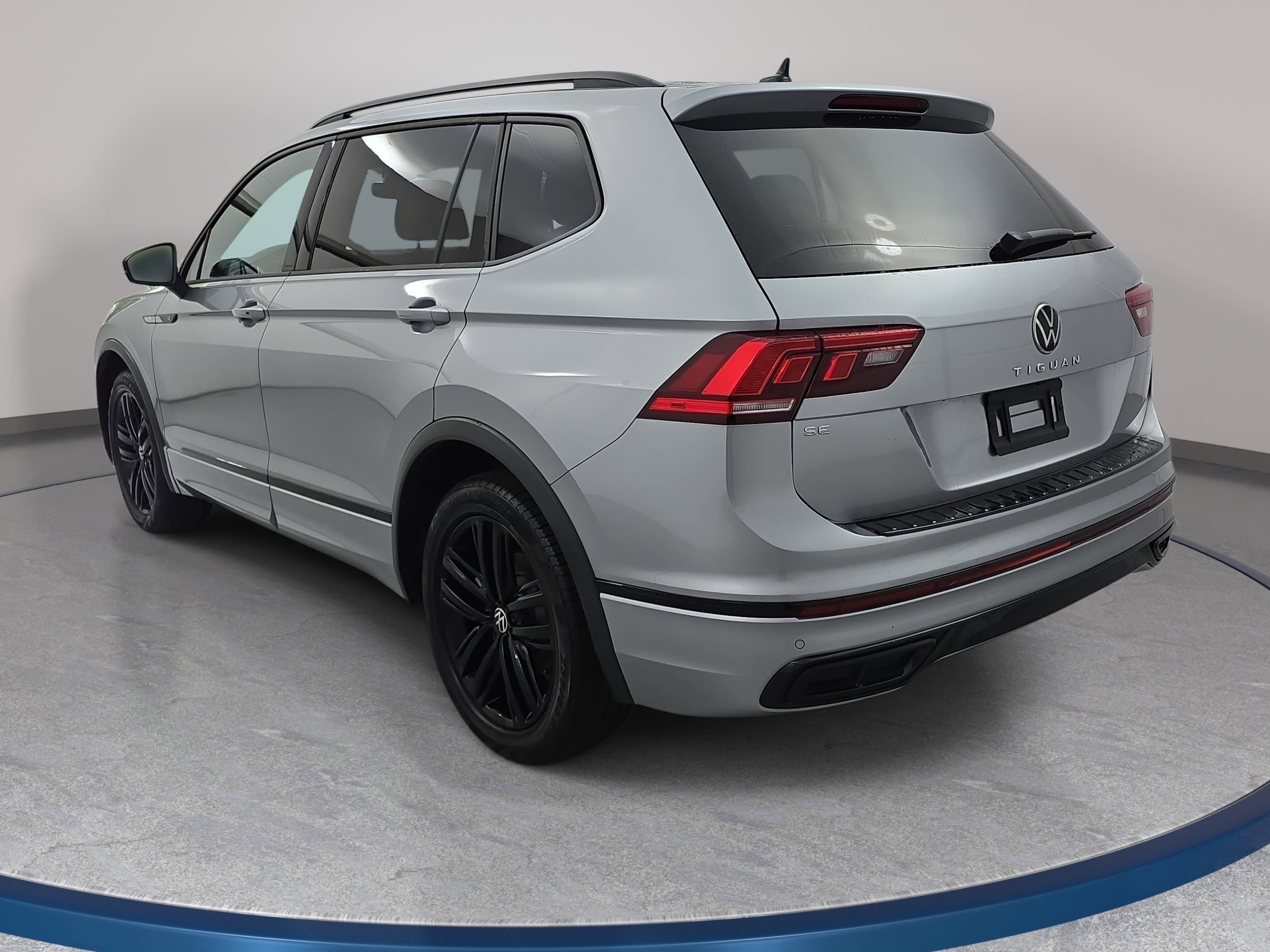 Certified 2022 Volkswagen Tiguan SE R-Line FWD image 7
