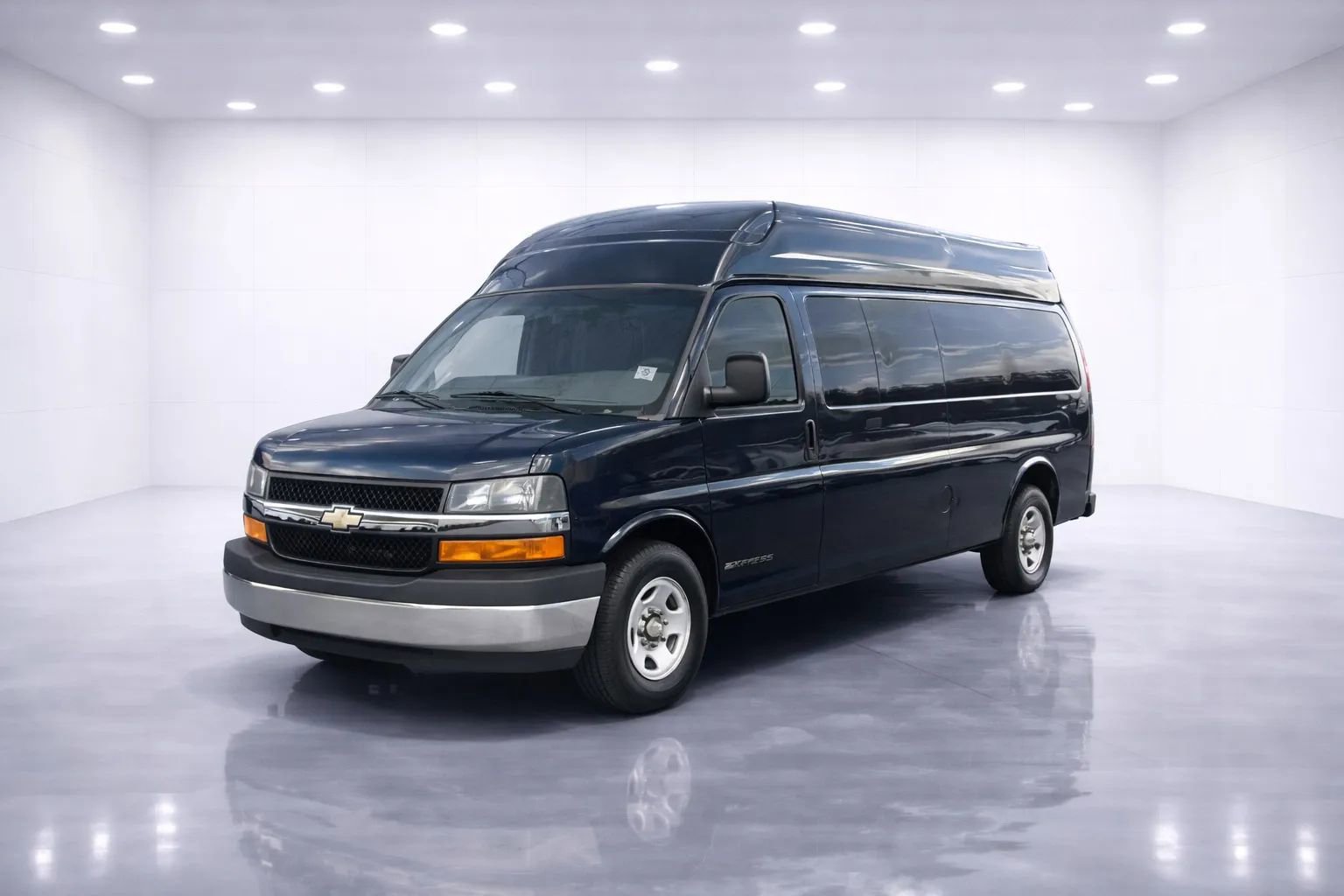 Used 2010 Chevrolet Express 3500 LT w/ LT Preferred Equipment Group RWD image 1