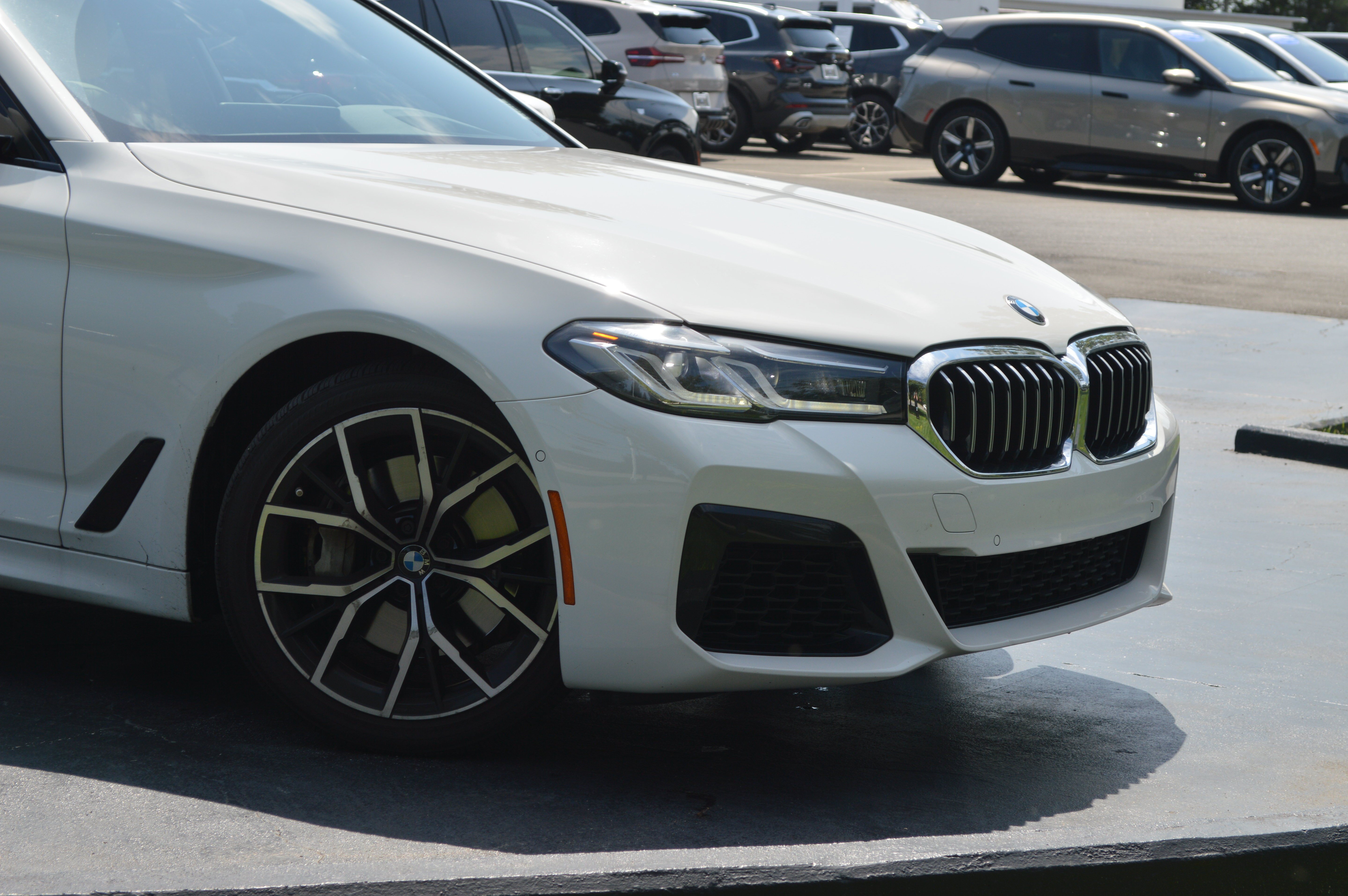 Used 2023 BMW 540i xDrive w/ M Sport Package AWD/4WD image 2