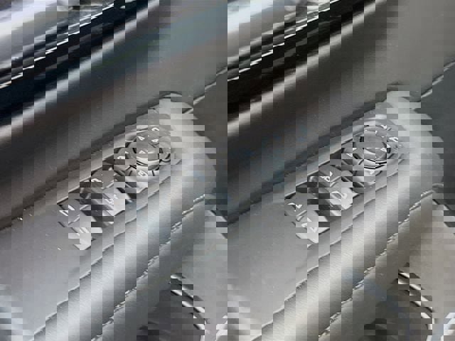 Used 2025 Chevrolet Suburban Z71 w/ Comfort Package image 21