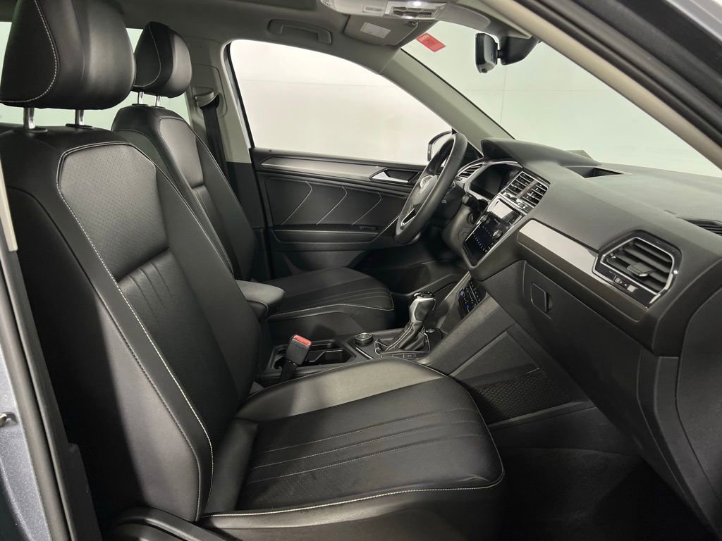 Used 2022 Volkswagen Tiguan SE image 31