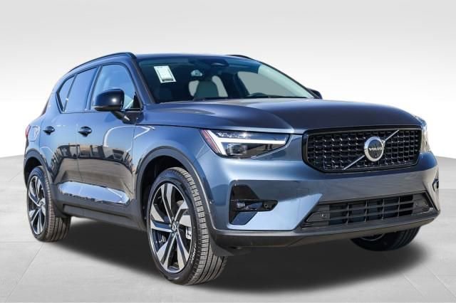 New 2026 Volvo XC40 B5 Ultra w/ Climate Package AWD/4WD image 3