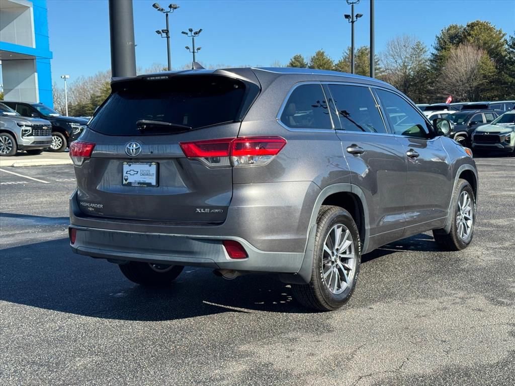 Used 2018 Toyota Highlander XLE image 3