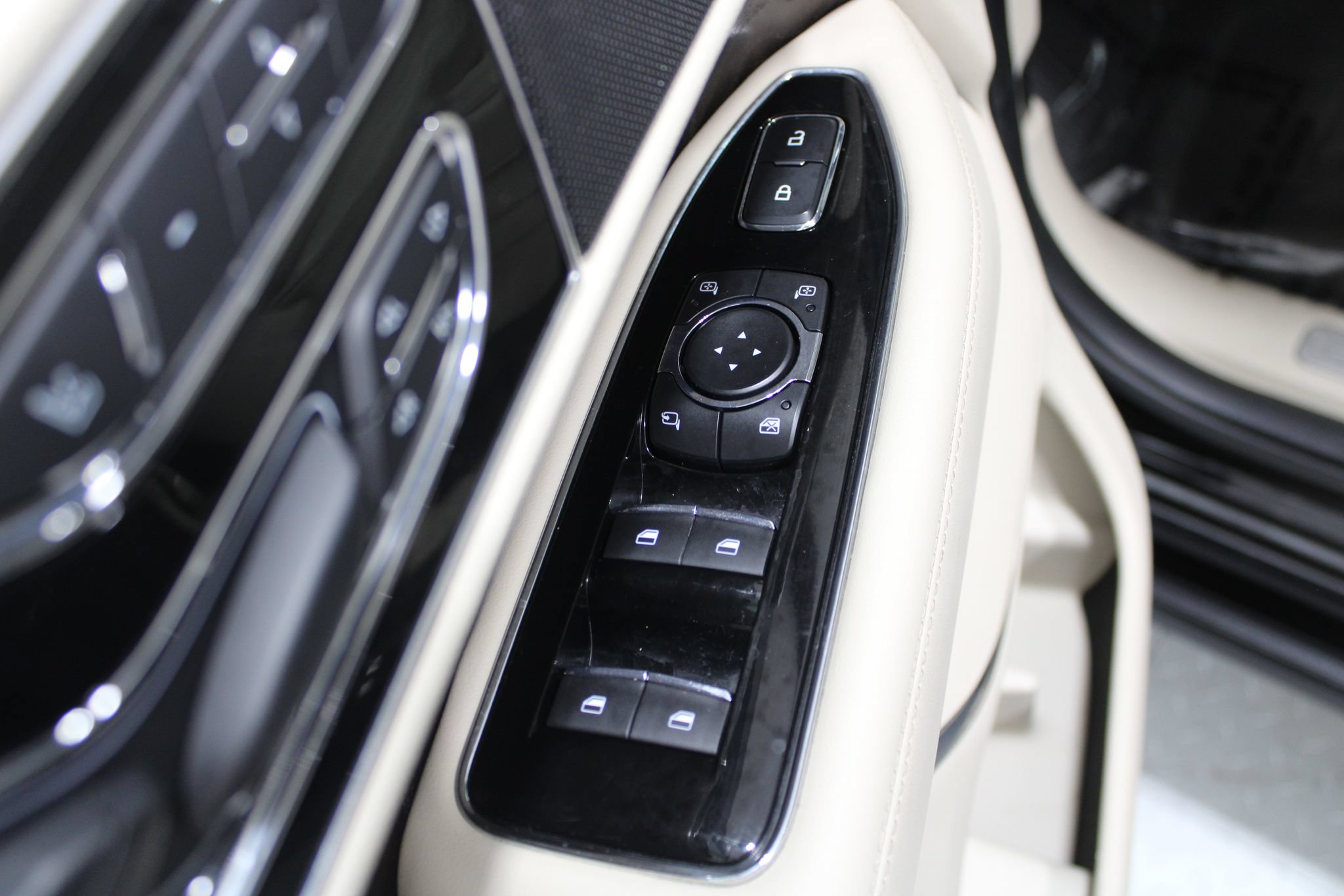 Used 2018 Lincoln Navigator Reserve w/ Technology Package AWD/4WD image 50