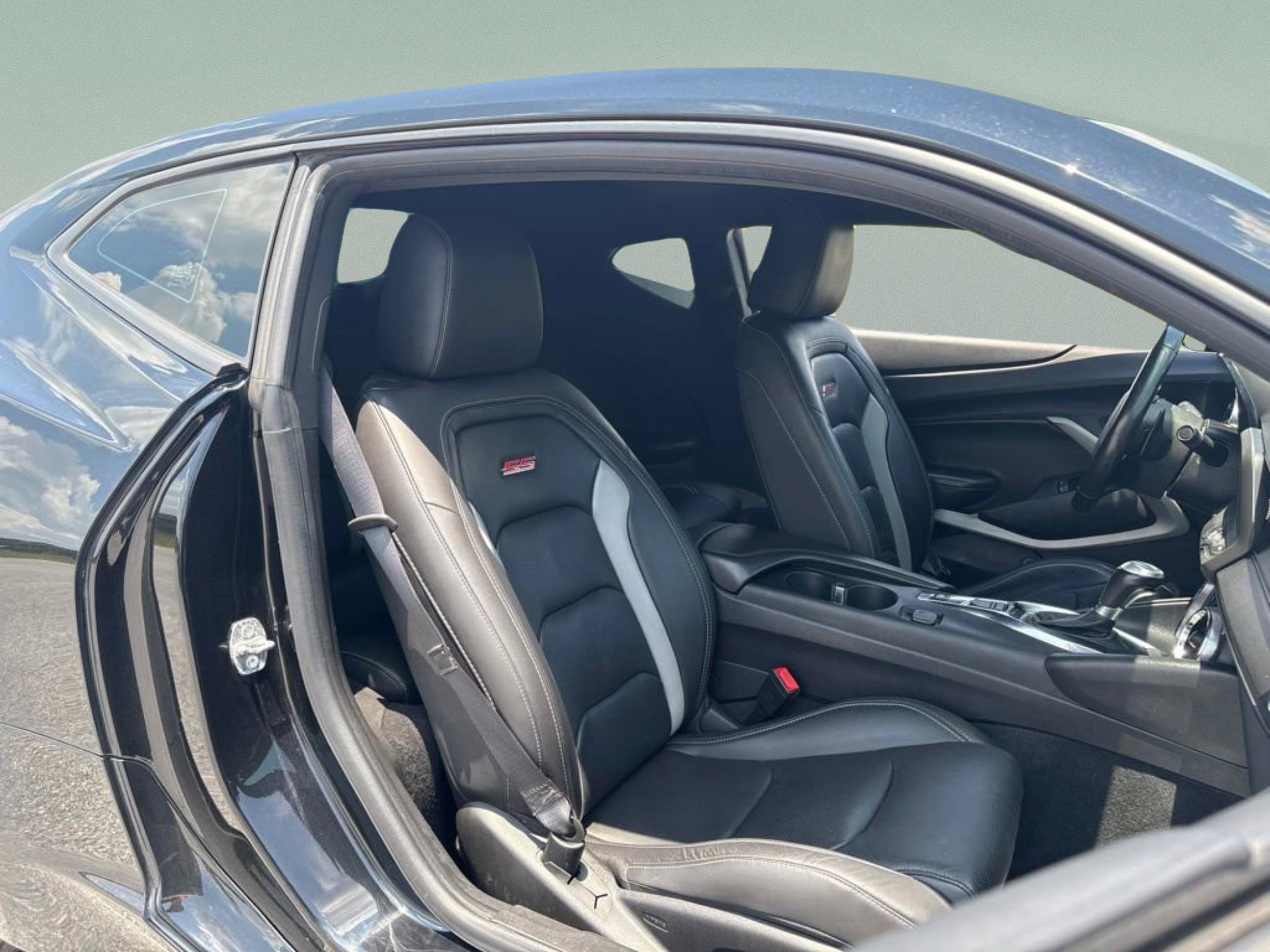 Used 2019 Chevrolet Camaro SS RWD image 23