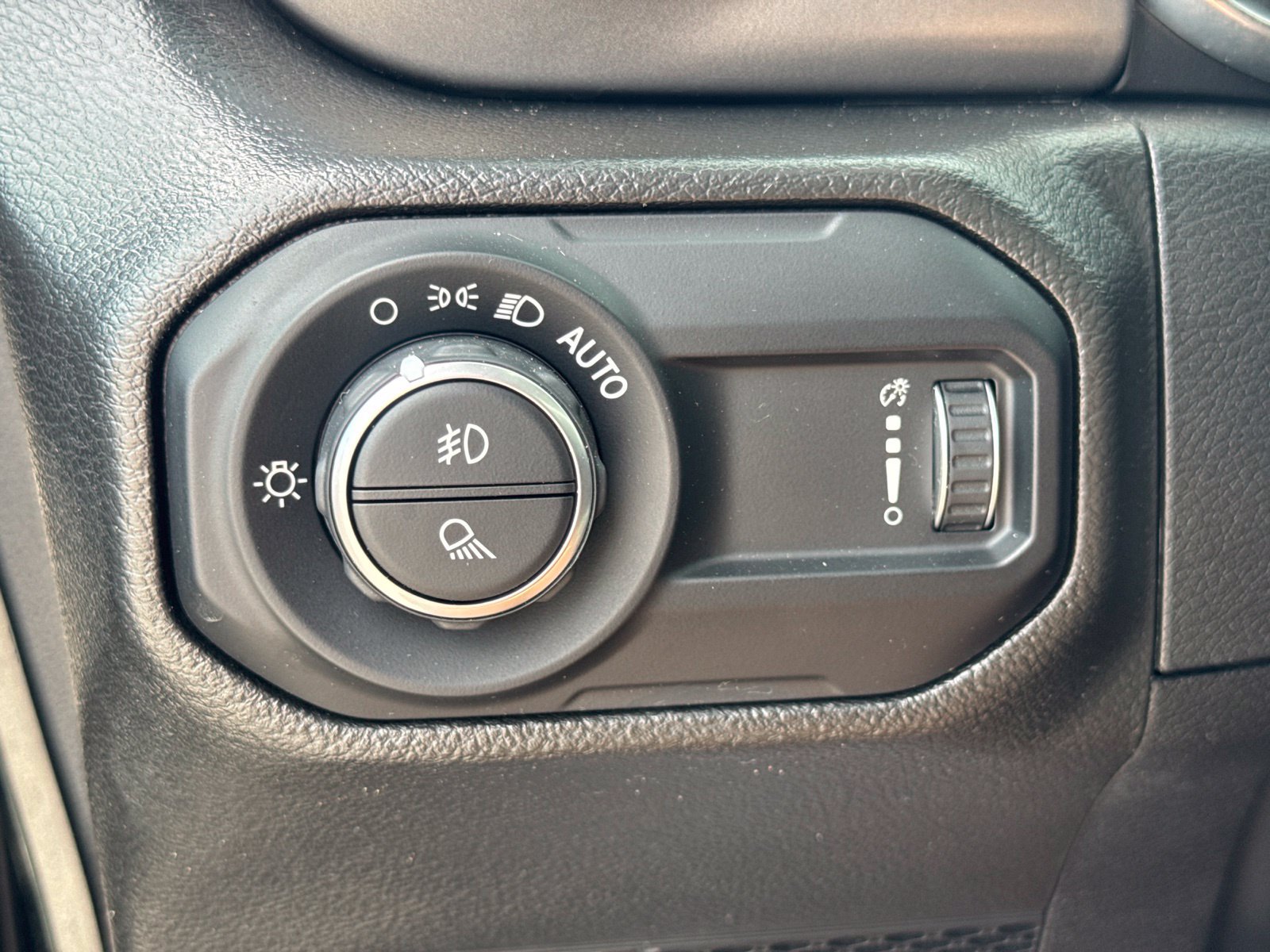 Used 2023 Jeep Gladiator Sport AWD/4WD image 21