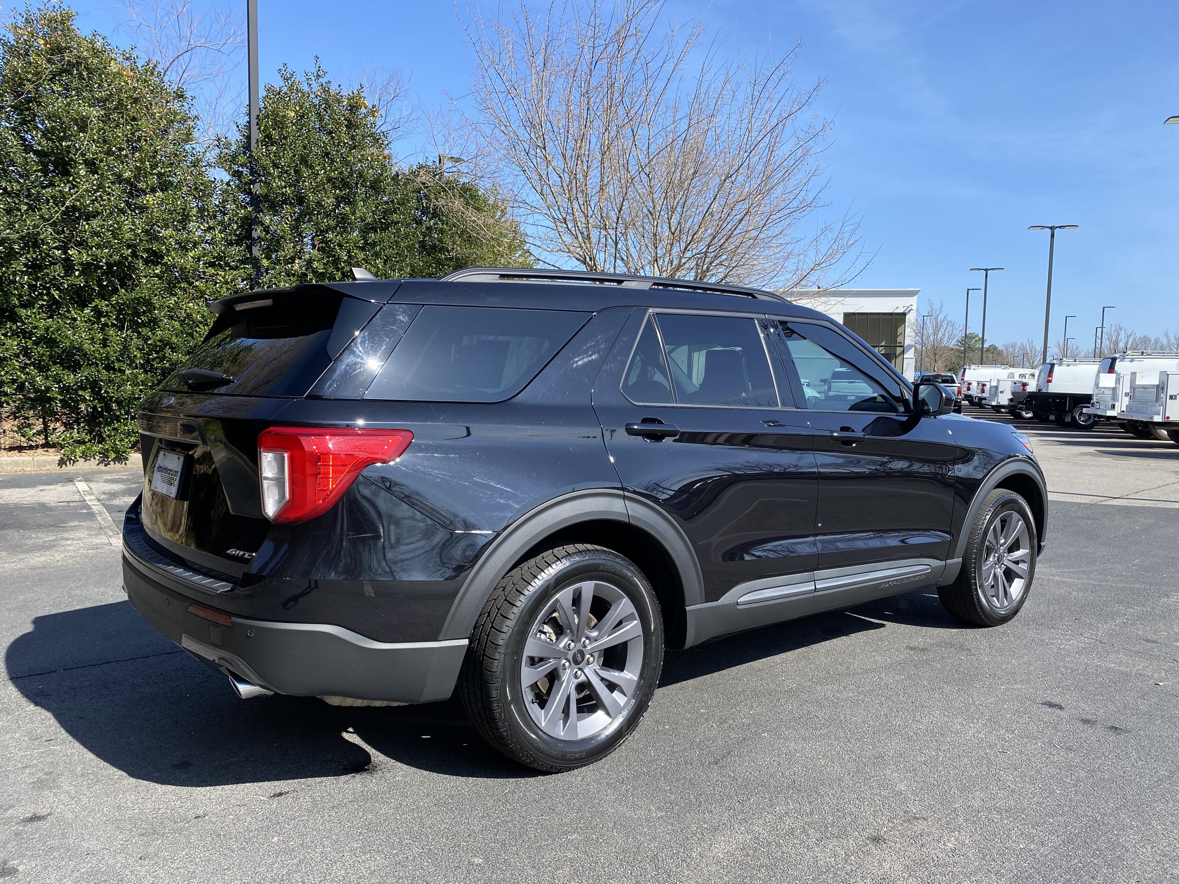 Used 2023 Ford Explorer XLT w/ Equipment Group 202A image 9