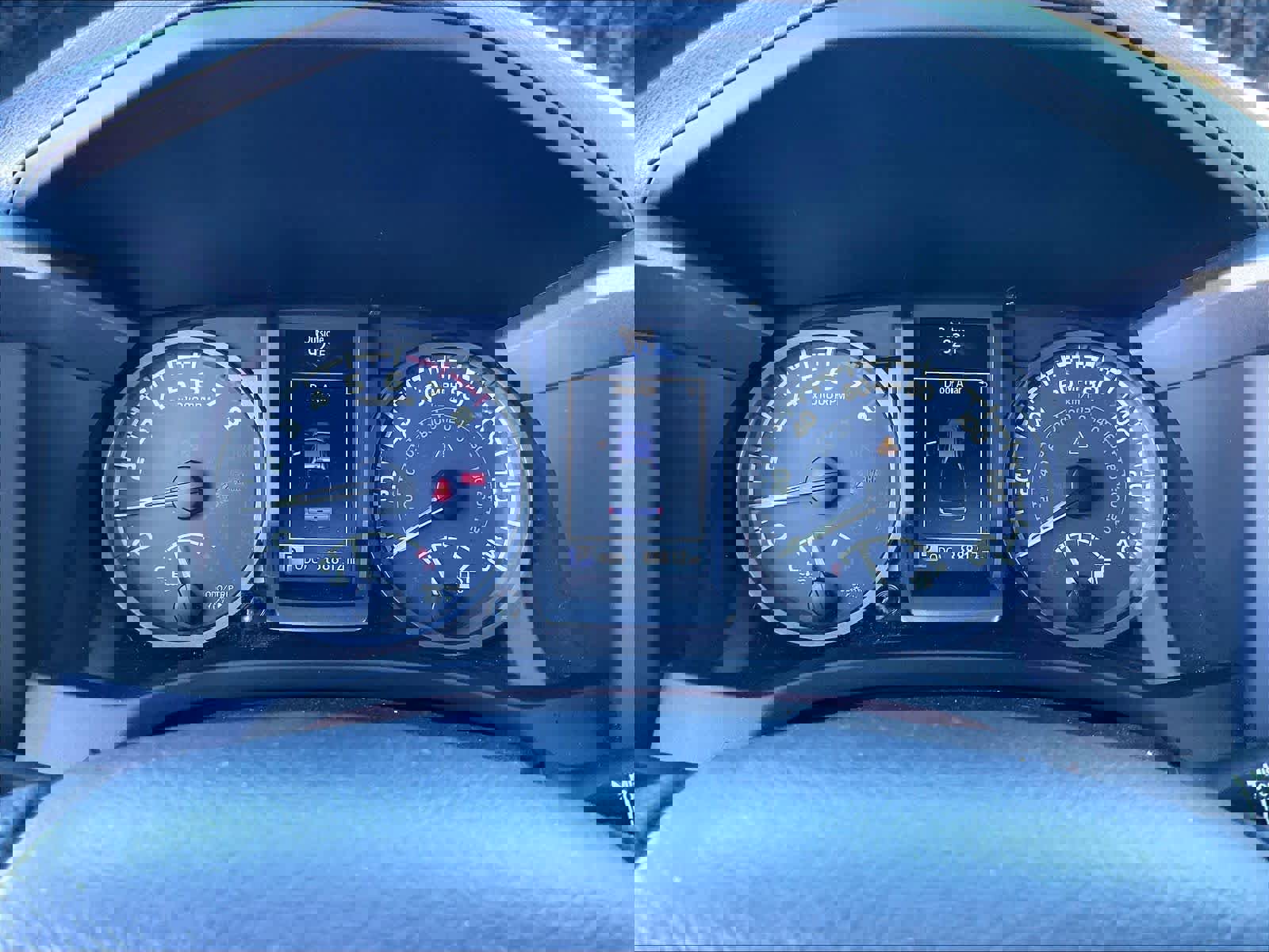 Used 2018 Toyota Tacoma TRD Off-Road w/ Technology Package image 21