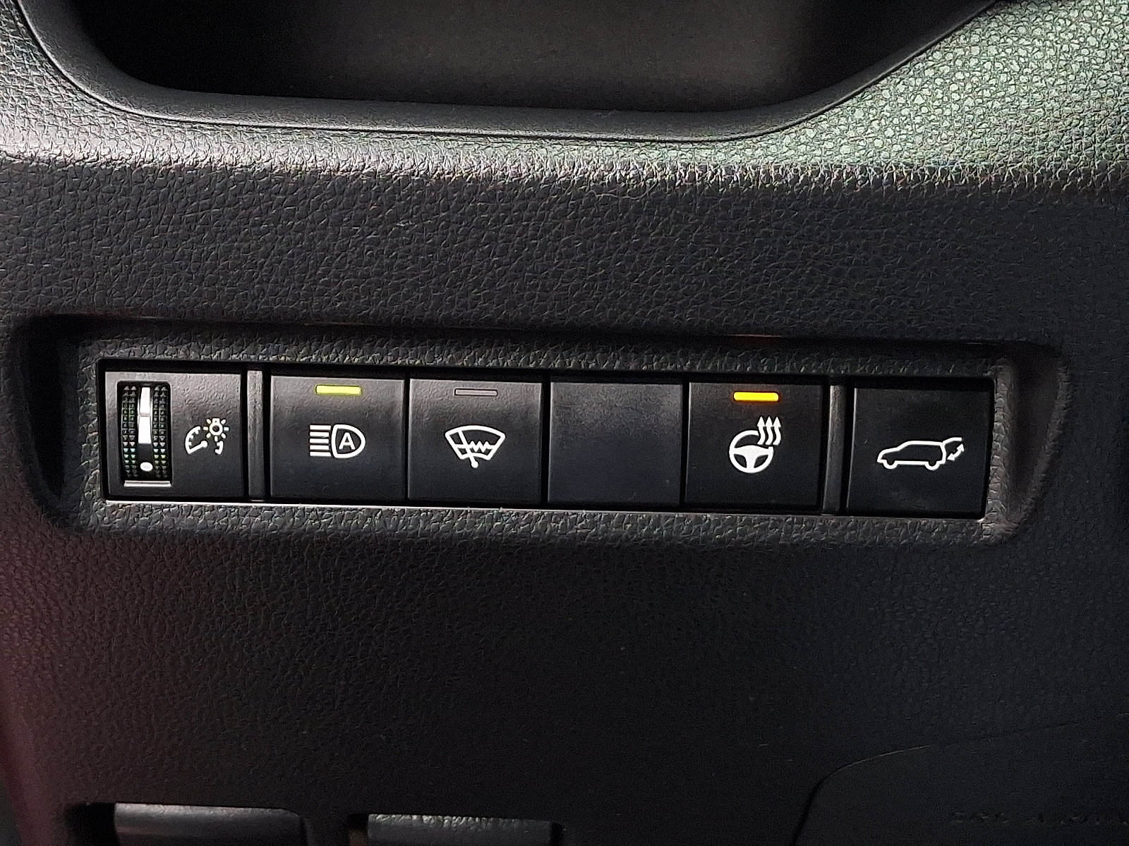 Used 2019 Toyota RAV4 XLE image 27