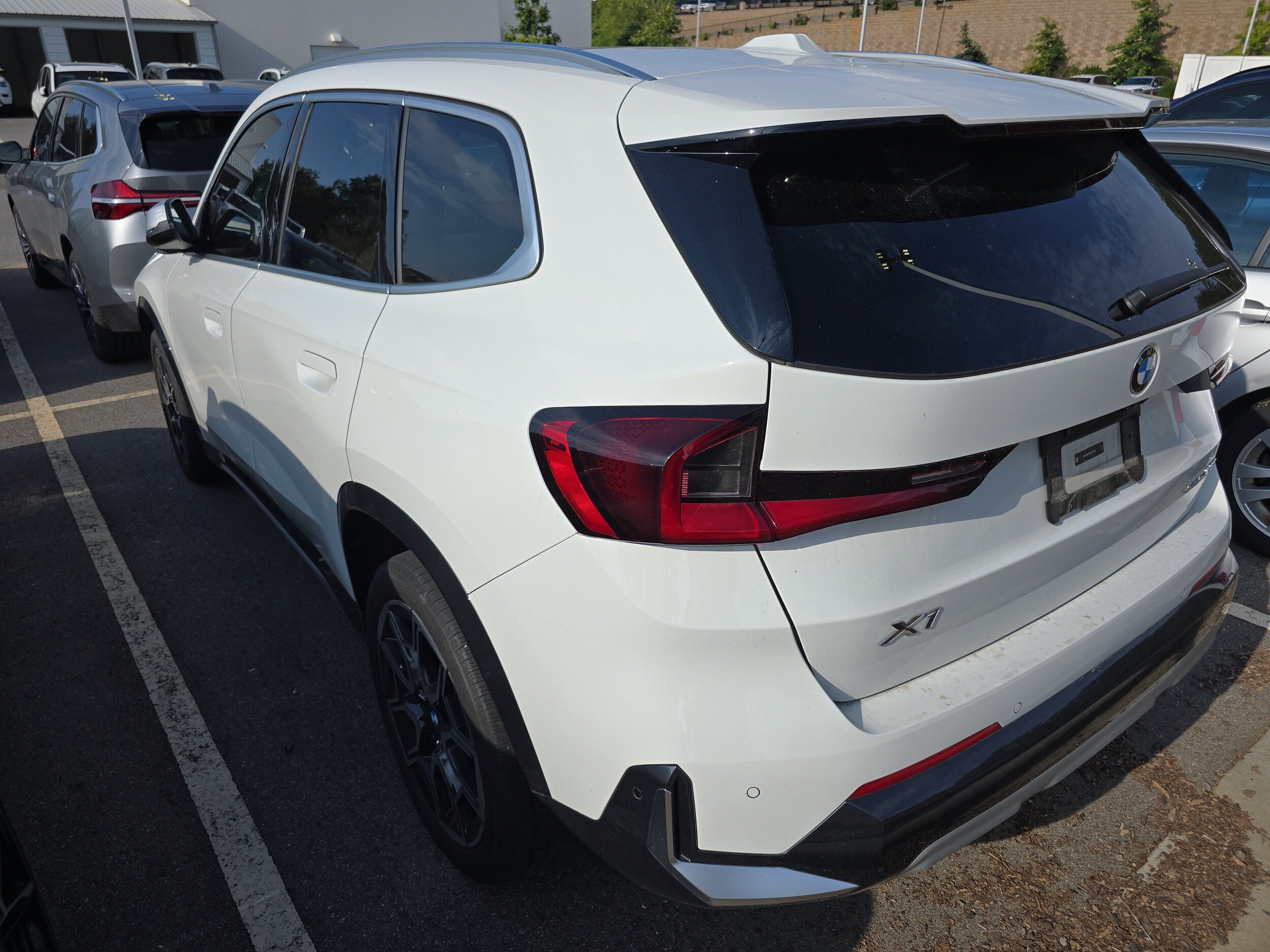 Used 2023 BMW X1 xDrive28i w/ Convenience Package AWD/4WD image 3