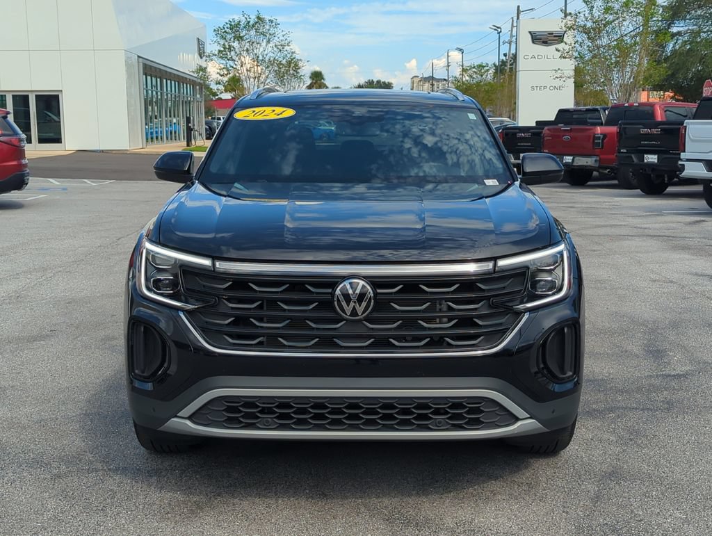 Used 2024 Volkswagen Atlas Cross Sport SE w/ Panoramic Sunroof Package FWD image 9