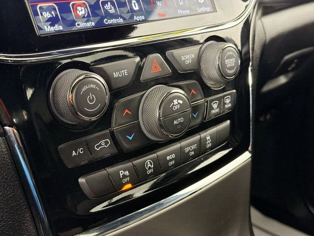 Used 2019 Jeep Grand Cherokee Altitude image 16
