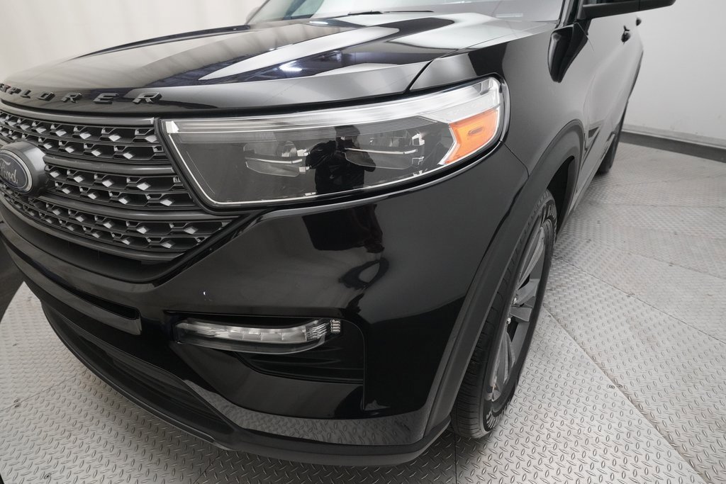 Used 2022 Ford Explorer XLT w/ Equipment Group 202A image 23