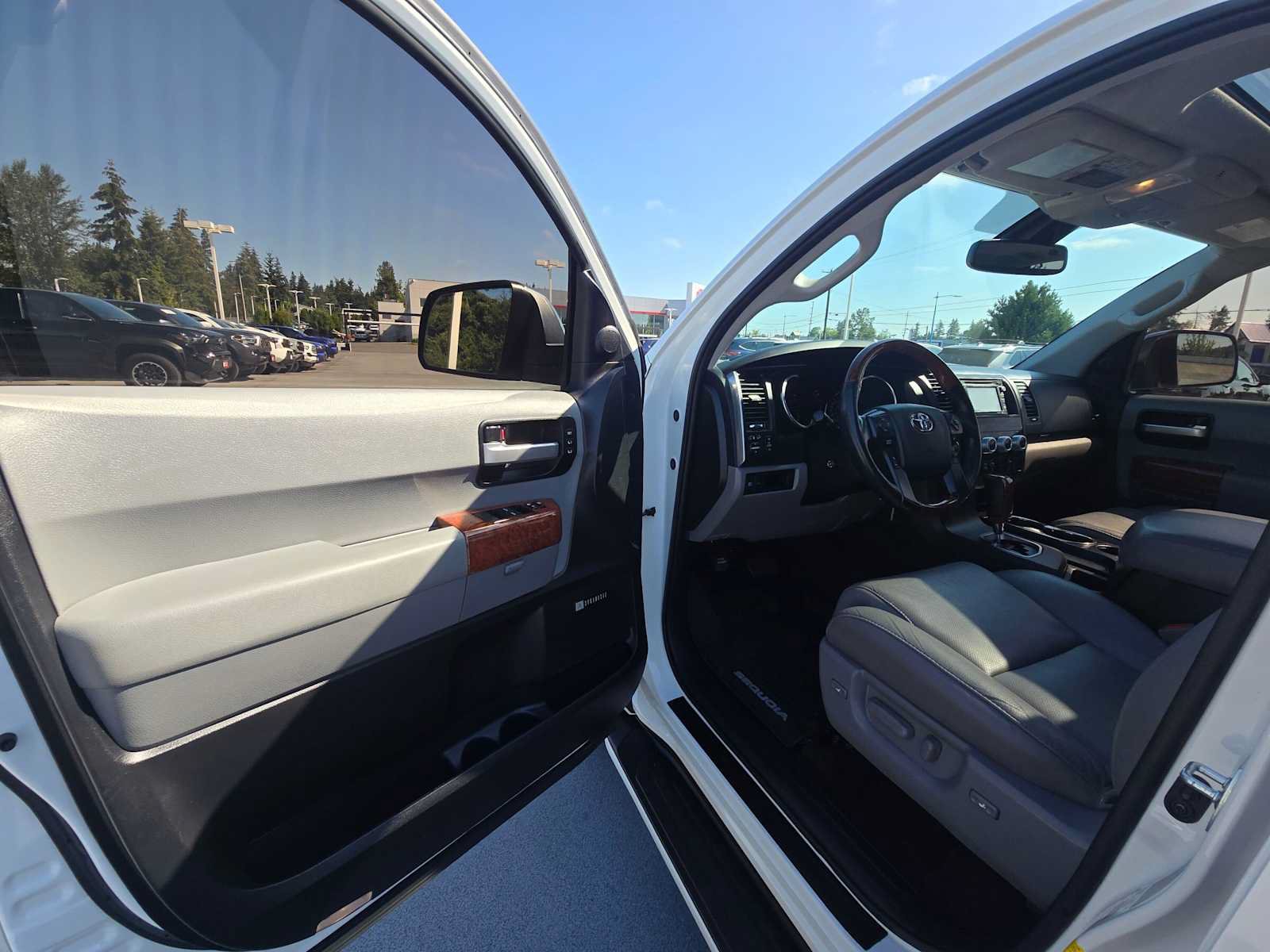Used 2018 Toyota Sequoia Platinum AWD/4WD image 20