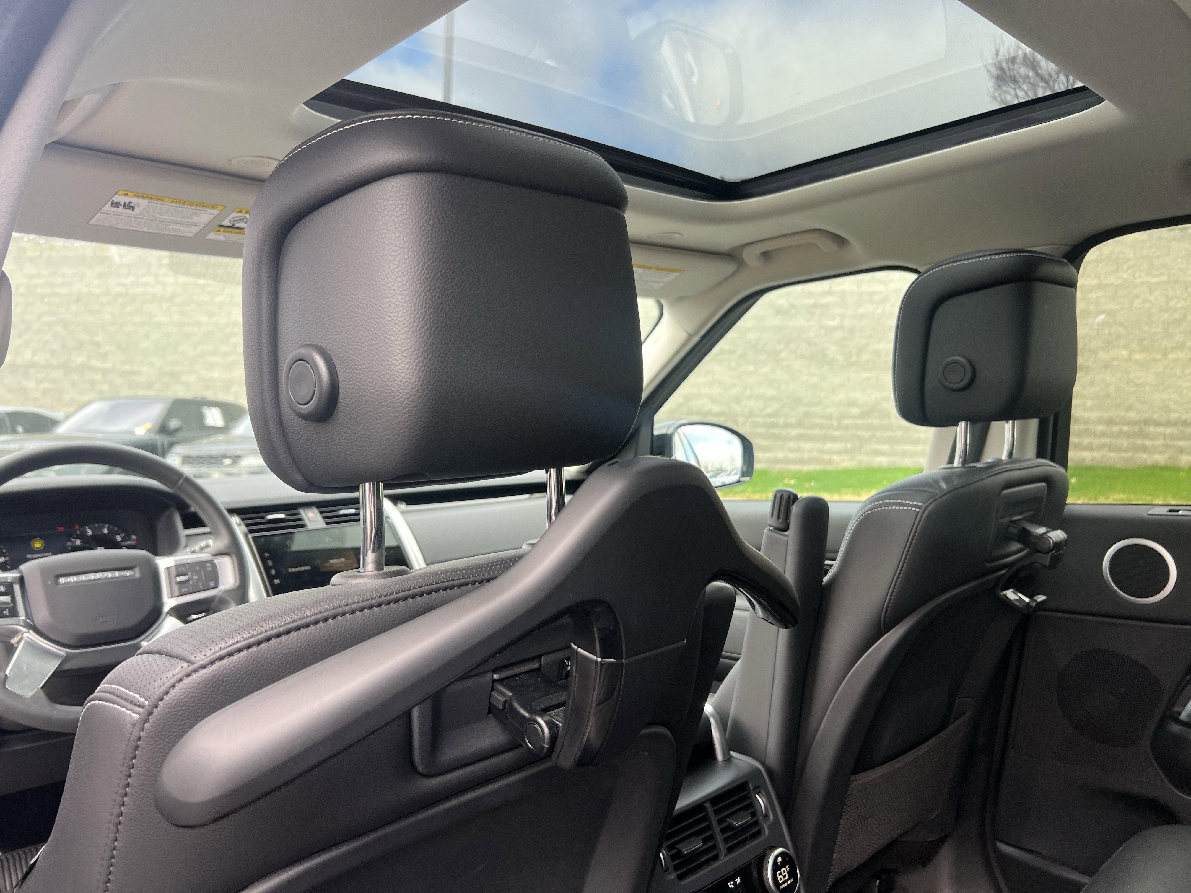 Certified 2024 Land Rover Discovery S image 34