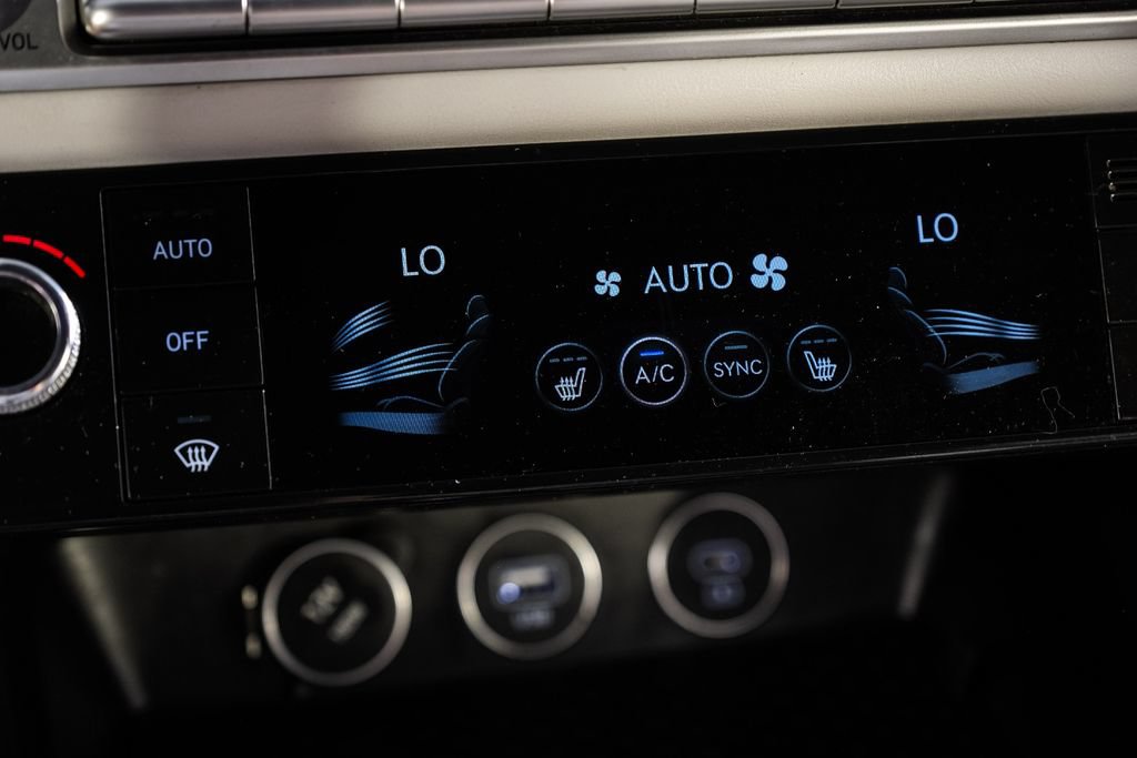 Used 2024 Genesis G70 2.5T RWD image 22