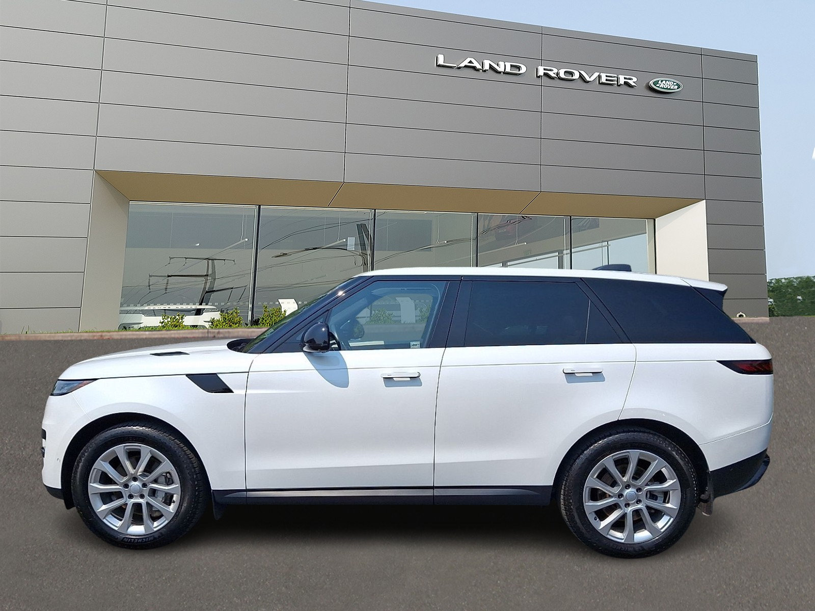 Used 2024 Land Rover Range Rover Sport SE AWD/4WD image 6
