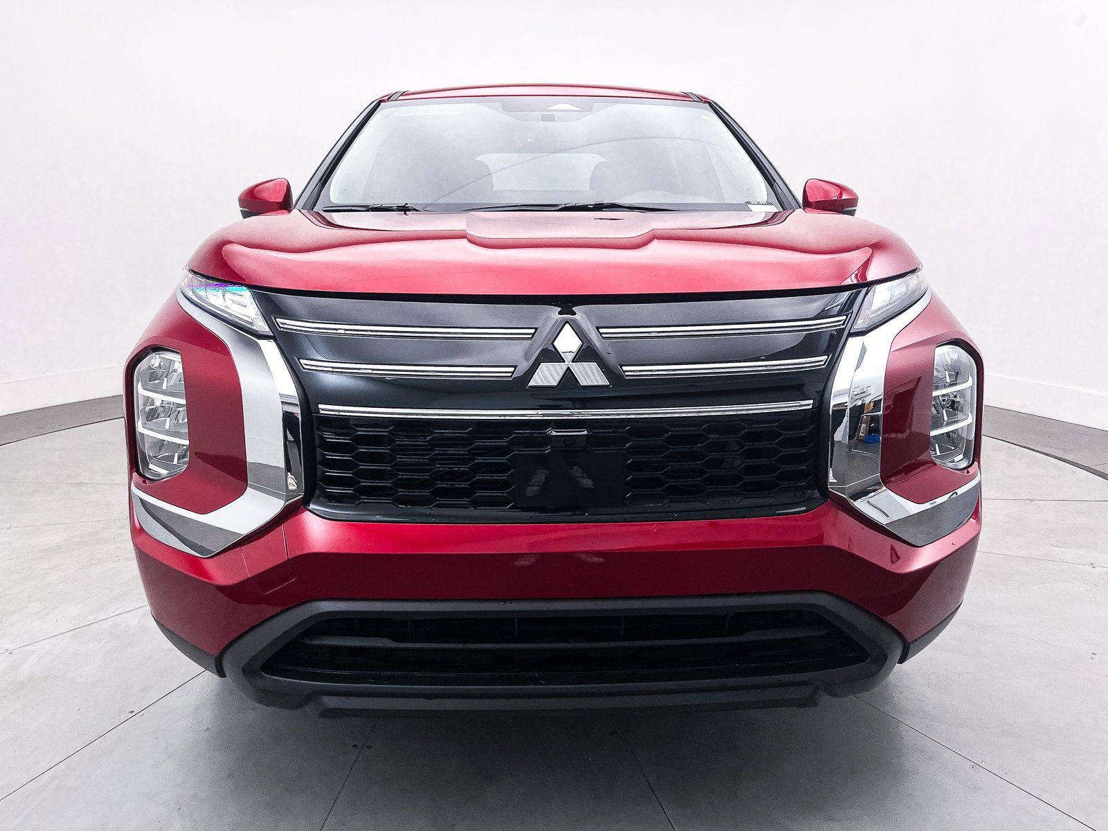 New 2025 Mitsubishi Outlander ES image 2
