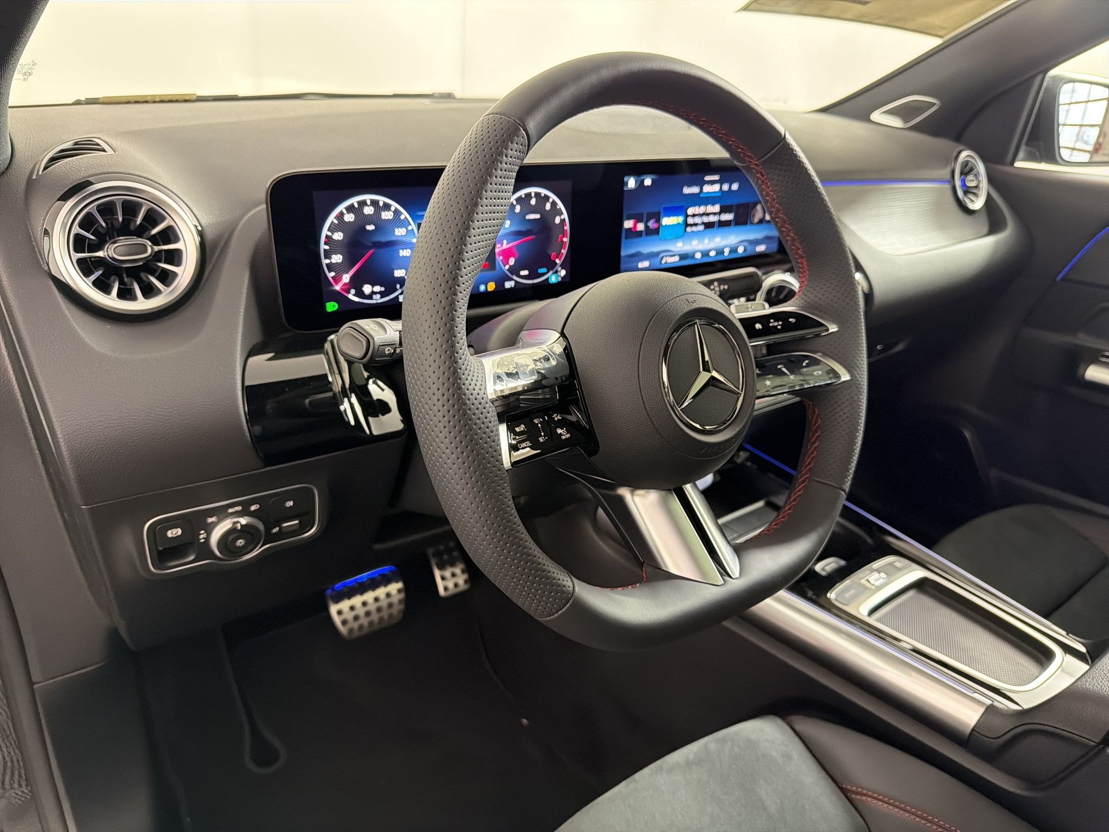 Used 2026 Mercedes-Benz GLA 250 4MATIC image 4