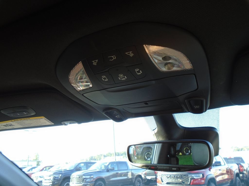 Used 2026 Chrysler Pacifica Limited w/ S Appearance Package FWD image 21