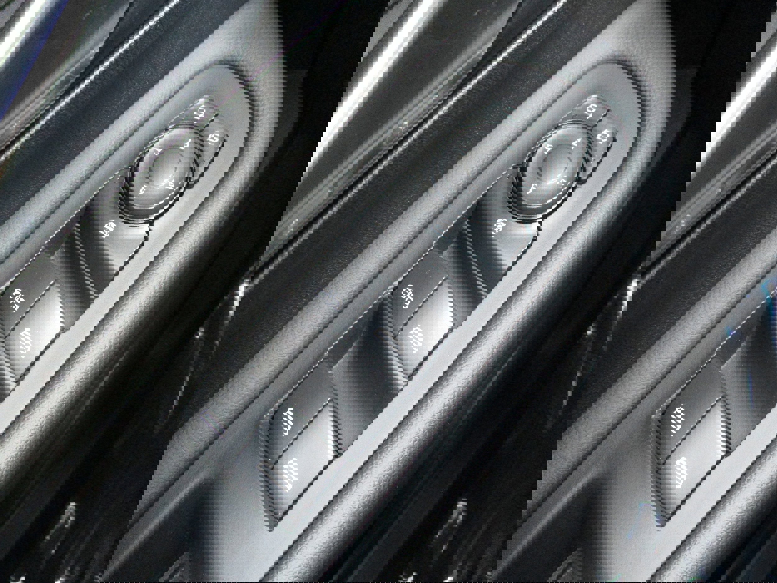 Used 2024 GMC Terrain SLT image 31