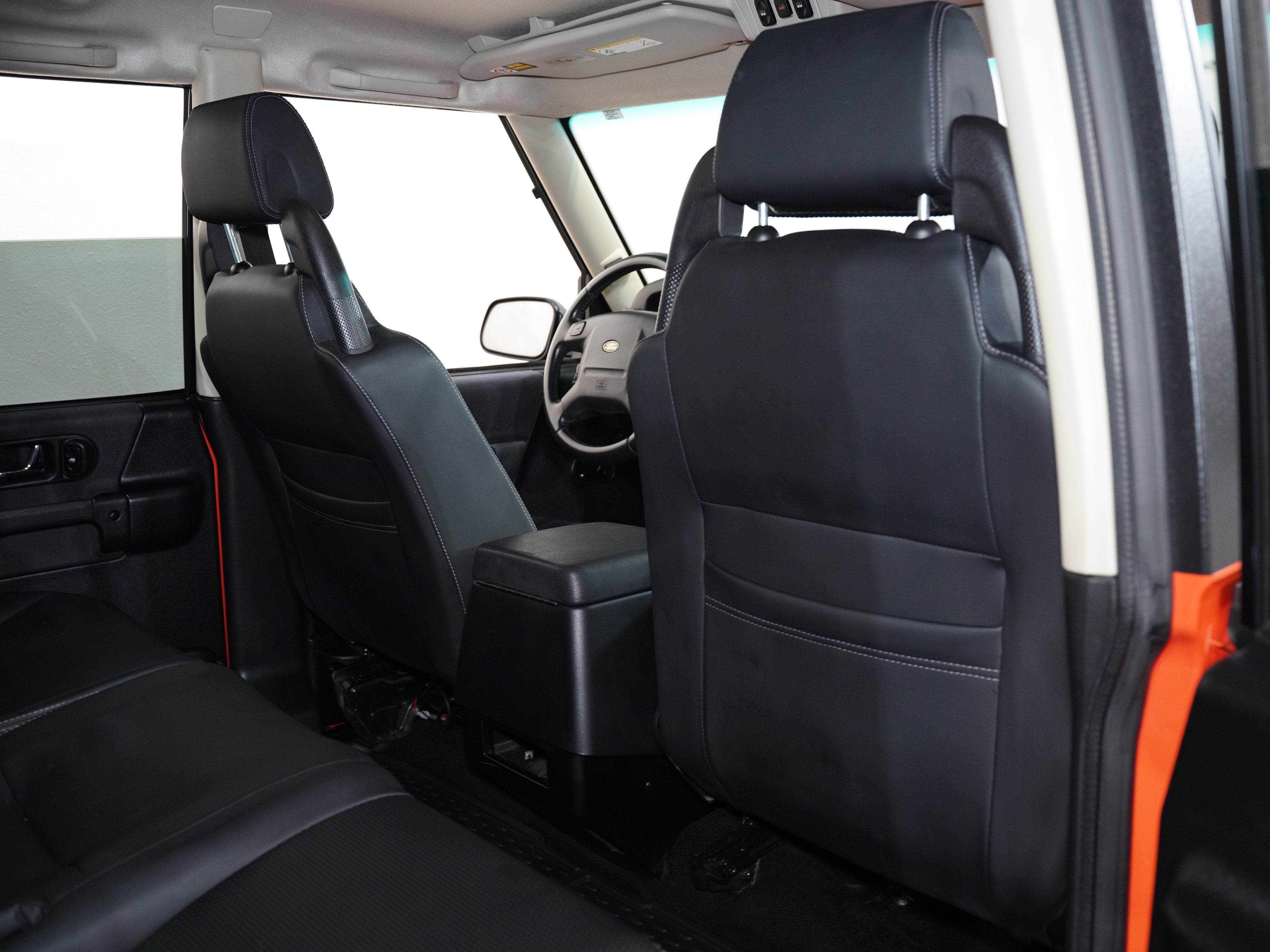 Used 2003 Land Rover Discovery S image 41