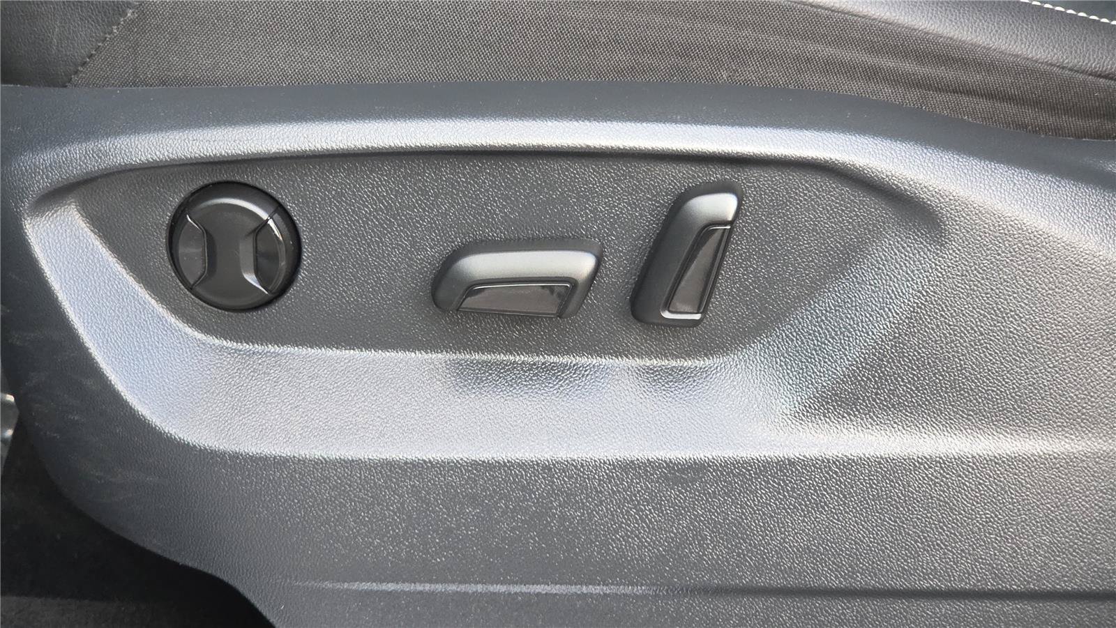 Used 2021 Volkswagen Tiguan SE R-Line AWD/4WD image 16