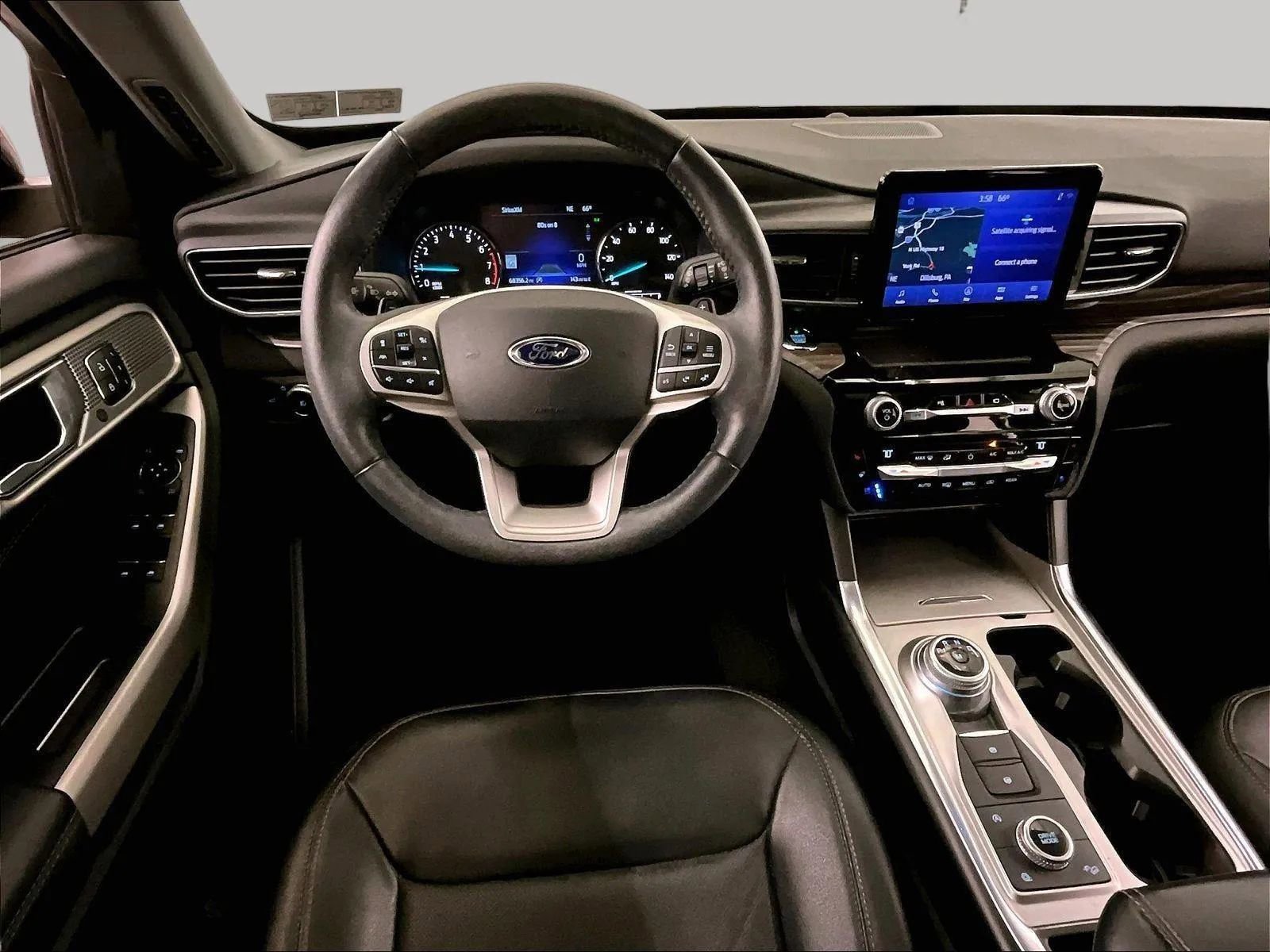 Used 2021 Ford Explorer Limited w/ Equipment Group 301A AWD/4WD image 5