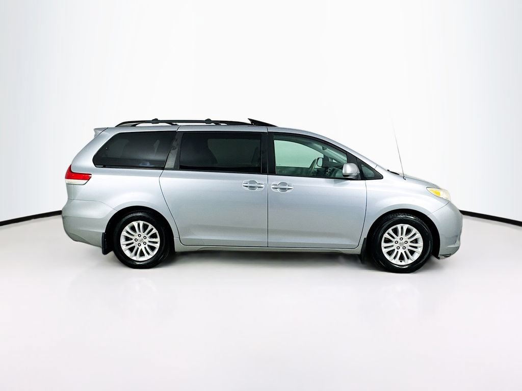 Used 2013 Toyota Sienna XLE FWD image 8