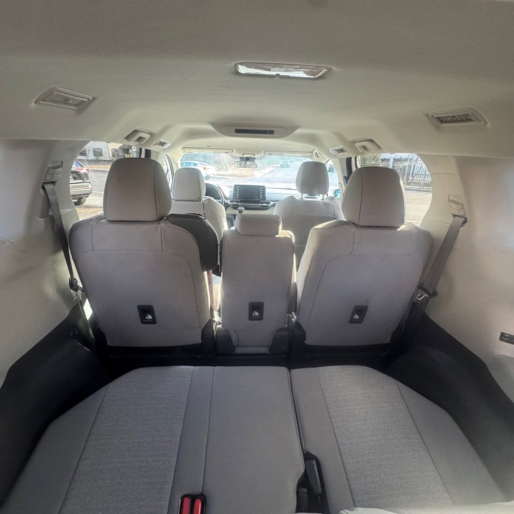 Used 2024 Toyota Sienna LE FWD image 10