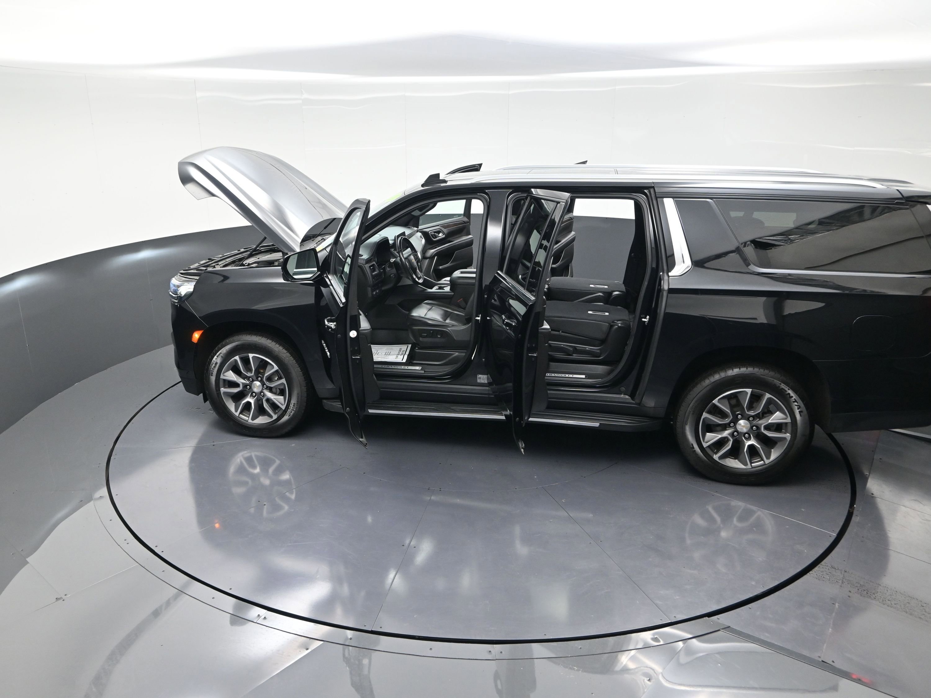 Used 2021 Chevrolet Suburban LT w/ LT Signature Package image 15