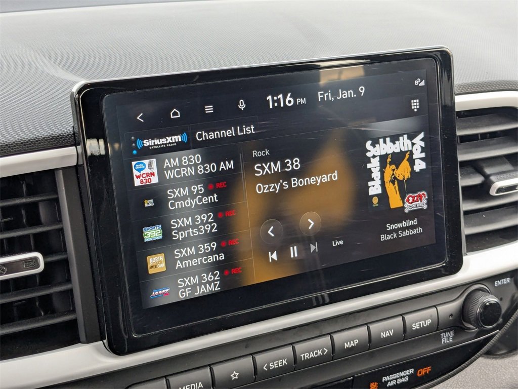 Used 2025 Hyundai Venue Limited image 21