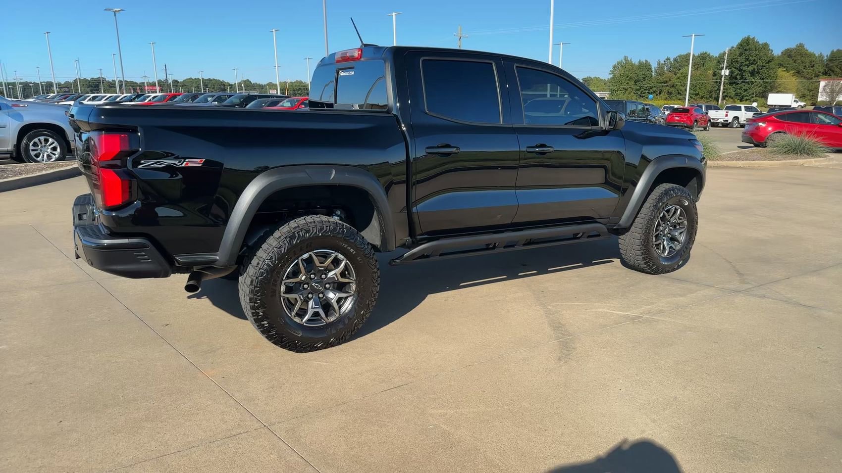 Used 2024 Chevrolet Colorado ZR2 w/ Technology Package AWD/4WD image 8