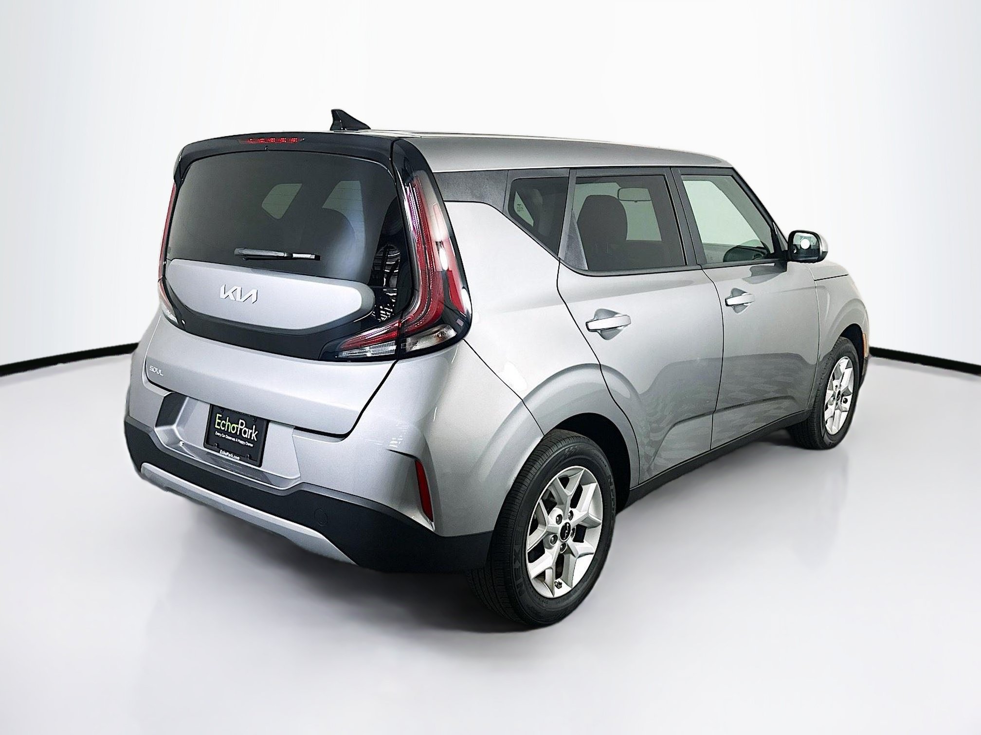 Used 2025 Kia Soul LX w/ LX Technology Package FWD image 9
