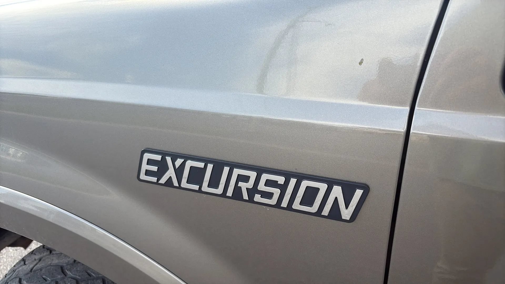 Used 2005 Ford Excursion Limited AWD/4WD image 16