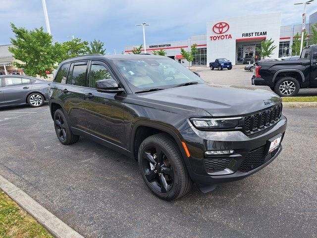 Used 2024 Jeep Grand Cherokee Limited w/ Luxury Tech Group II image 5