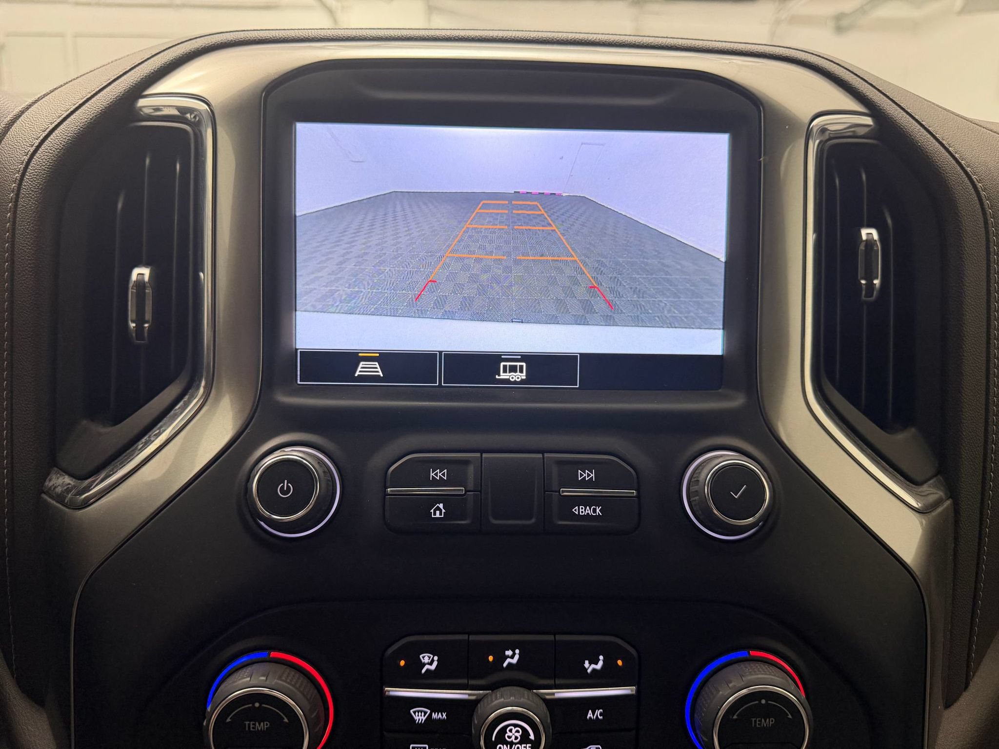 Used 2021 Chevrolet Silverado 1500 LT AWD/4WD image 19