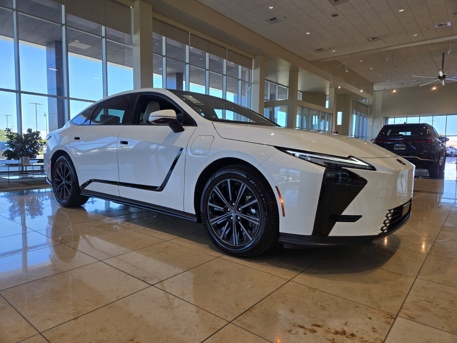 New 2026 Lexus ES 350e FWD video 2