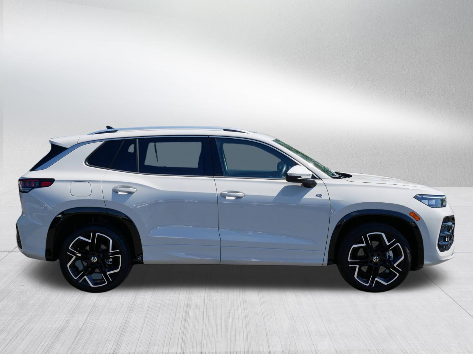 Certified 2025 Volkswagen Tiguan SEL R-Line AWD/4WD image 7