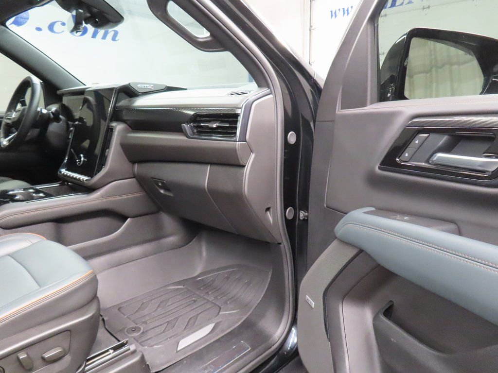 Used 2025 GMC Yukon XL AT4 w/ AT4 Premium Package image 30