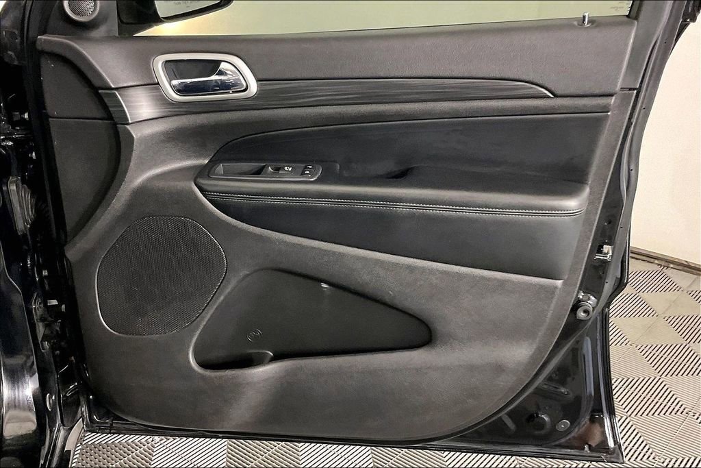 Used 2020 Jeep Grand Cherokee Altitude RWD image 23
