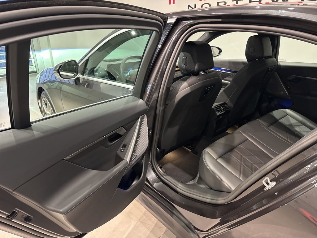 Used 2025 BMW i5 xDrive40 w/ Premium Package AWD/4WD image 39