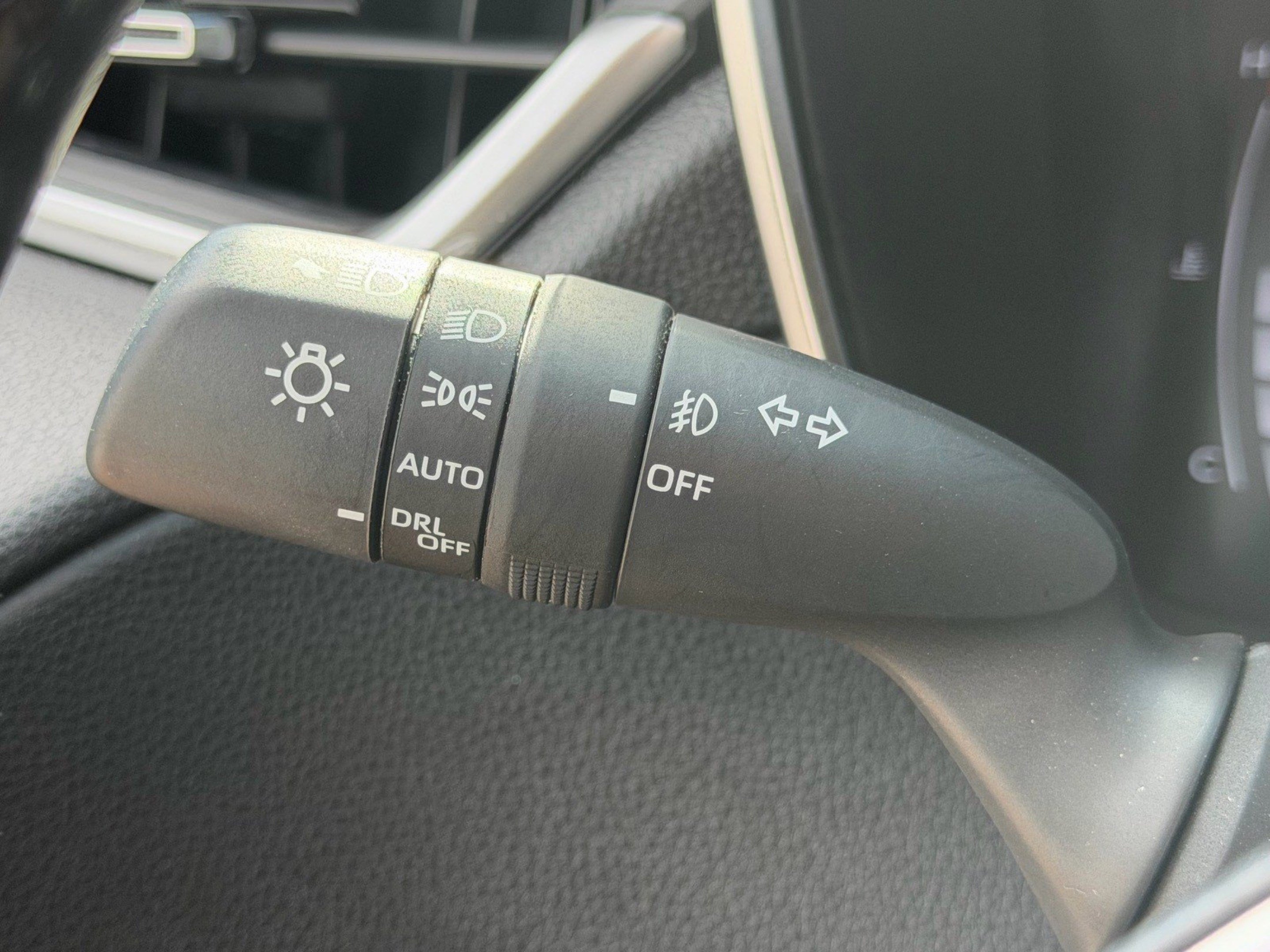 Used 2025 Toyota Corolla Cross AWD Hybrid w/ Convenience Package image 28