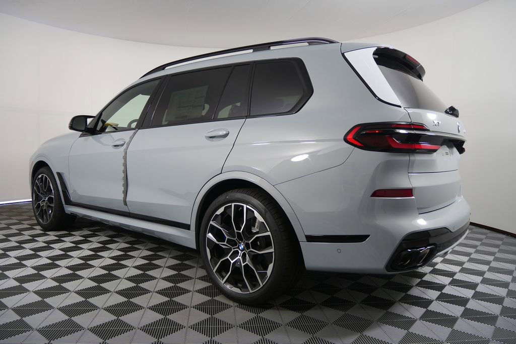 Used 2026 BMW X7 M60i image 5
