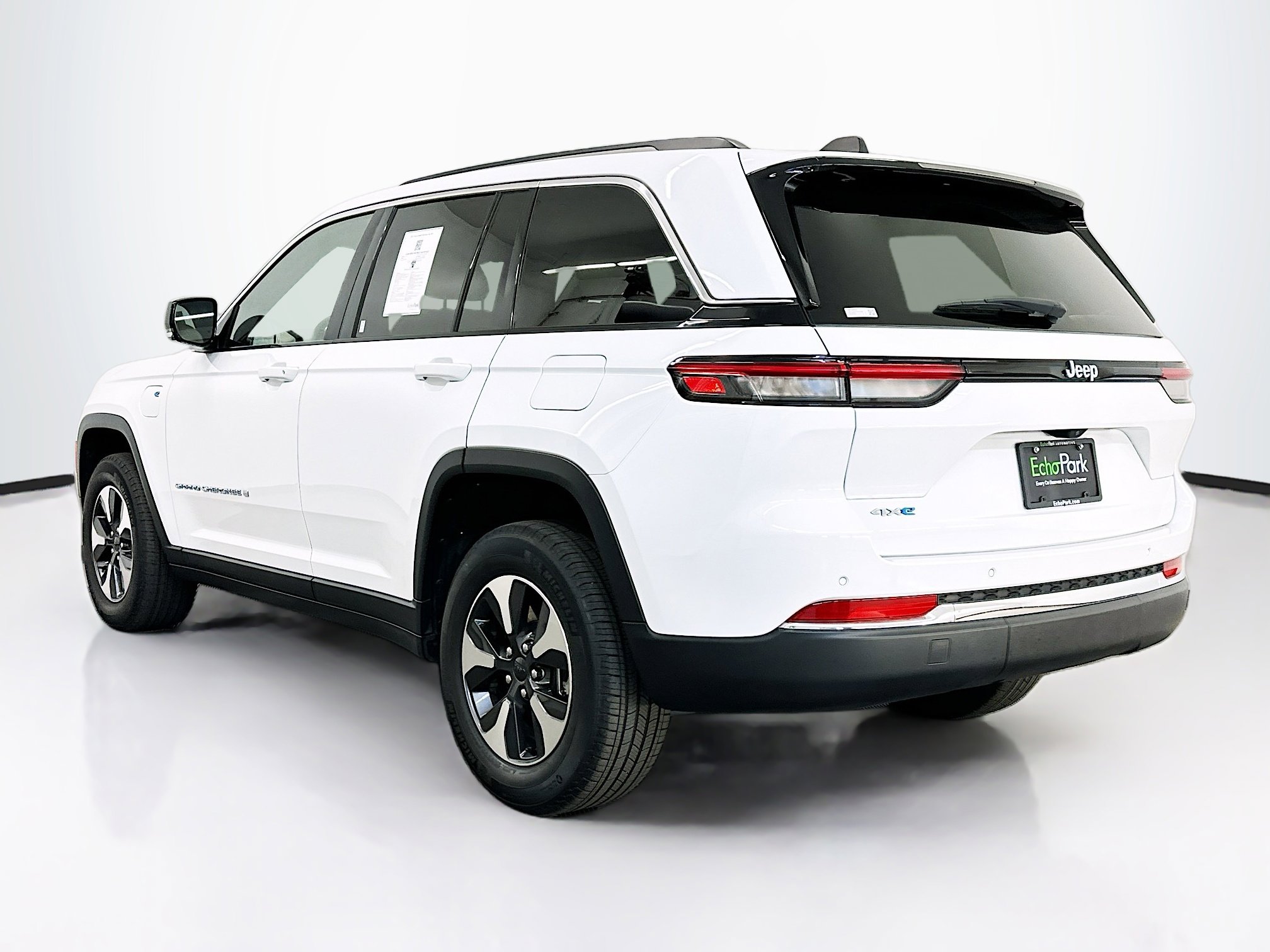Used 2023 Jeep Grand Cherokee 4WD 4xe image 5