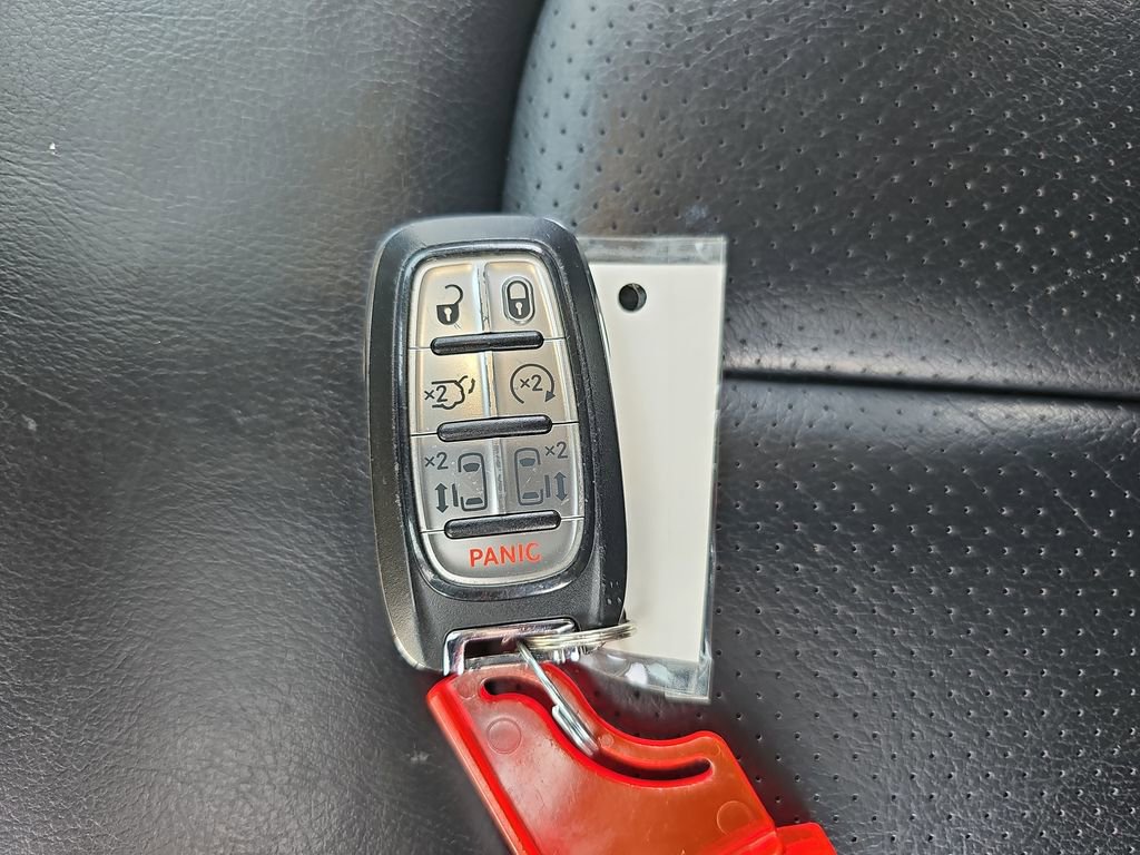 Certified 2022 Chrysler Pacifica Touring-L FWD image 36