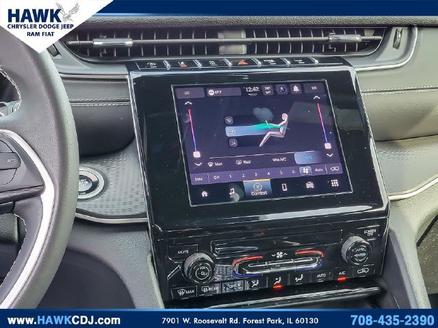 Certified 2025 Jeep Grand Cherokee Laredo AWD/4WD image 18