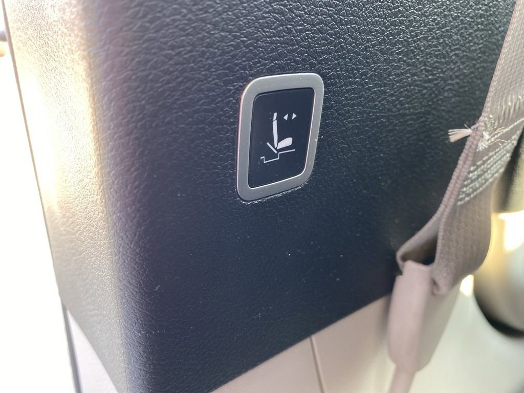 Used 2024 Chrysler Pacifica Limited image 19