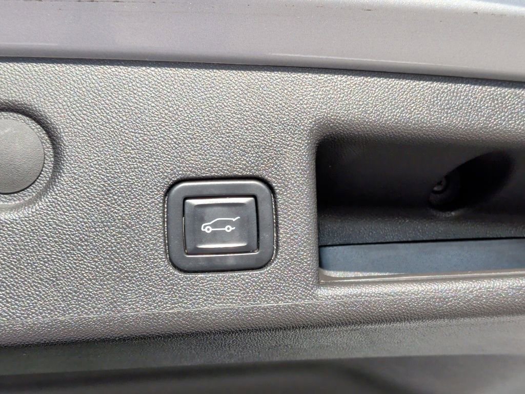 Used 2022 Chevrolet Equinox LT image 38