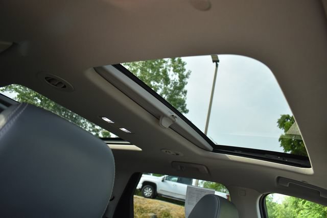 Used 2018 Buick Enclave Essence w/ Trailering Package FWD image 13